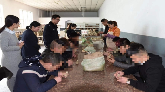 山东费县司法局探索“一体两翼”工作模式引领社区矫正对象回归社会 山东费县司法局探索“一体两翼”工作模式引领社区矫正对象回归社会
