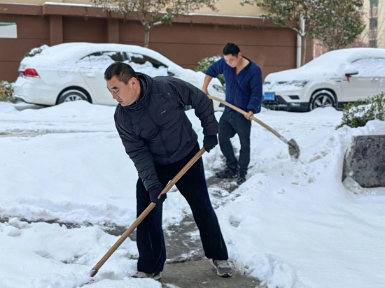 闻雪而动！蒙阴县司法局积极开展破冰除雪行动